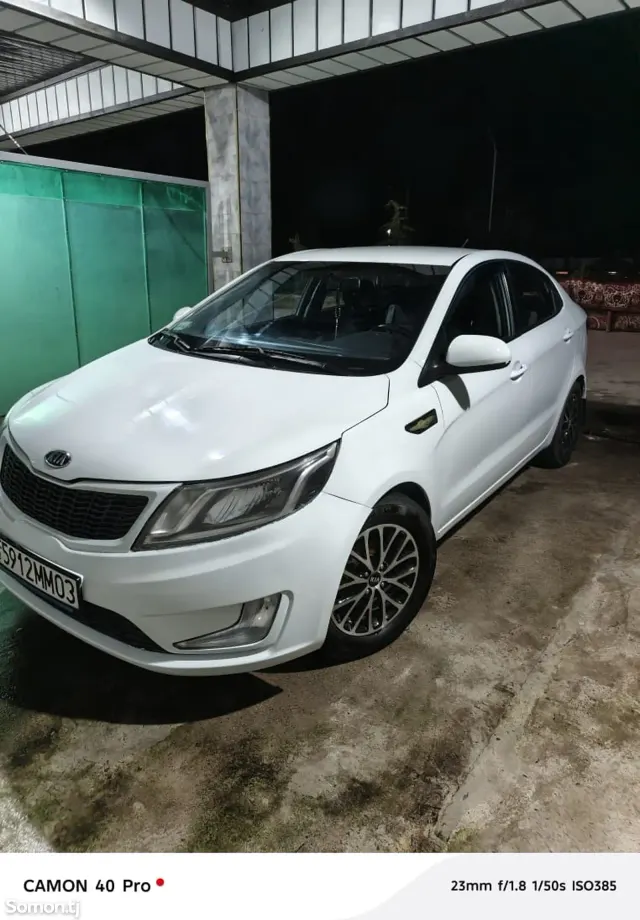 Kia Rio 2013 · 1.4 MT