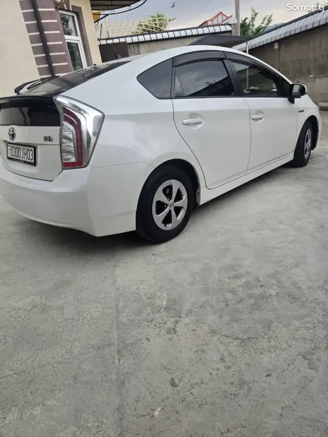 Toyota Prius 2014 · 1.8 AT