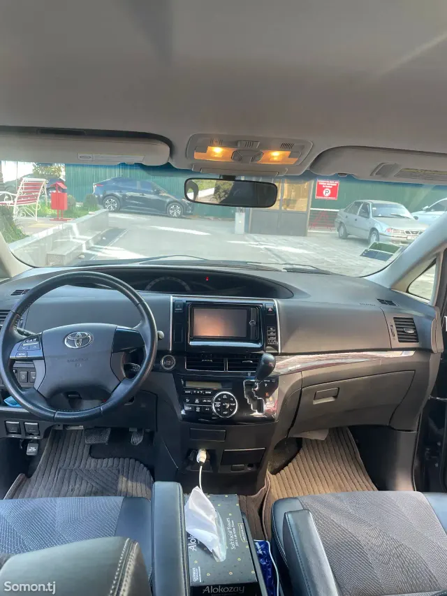 Toyota Estima 2014 · 2.4 AT