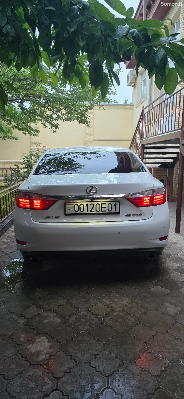 Lexus ES series 2014 · 2.5 AT