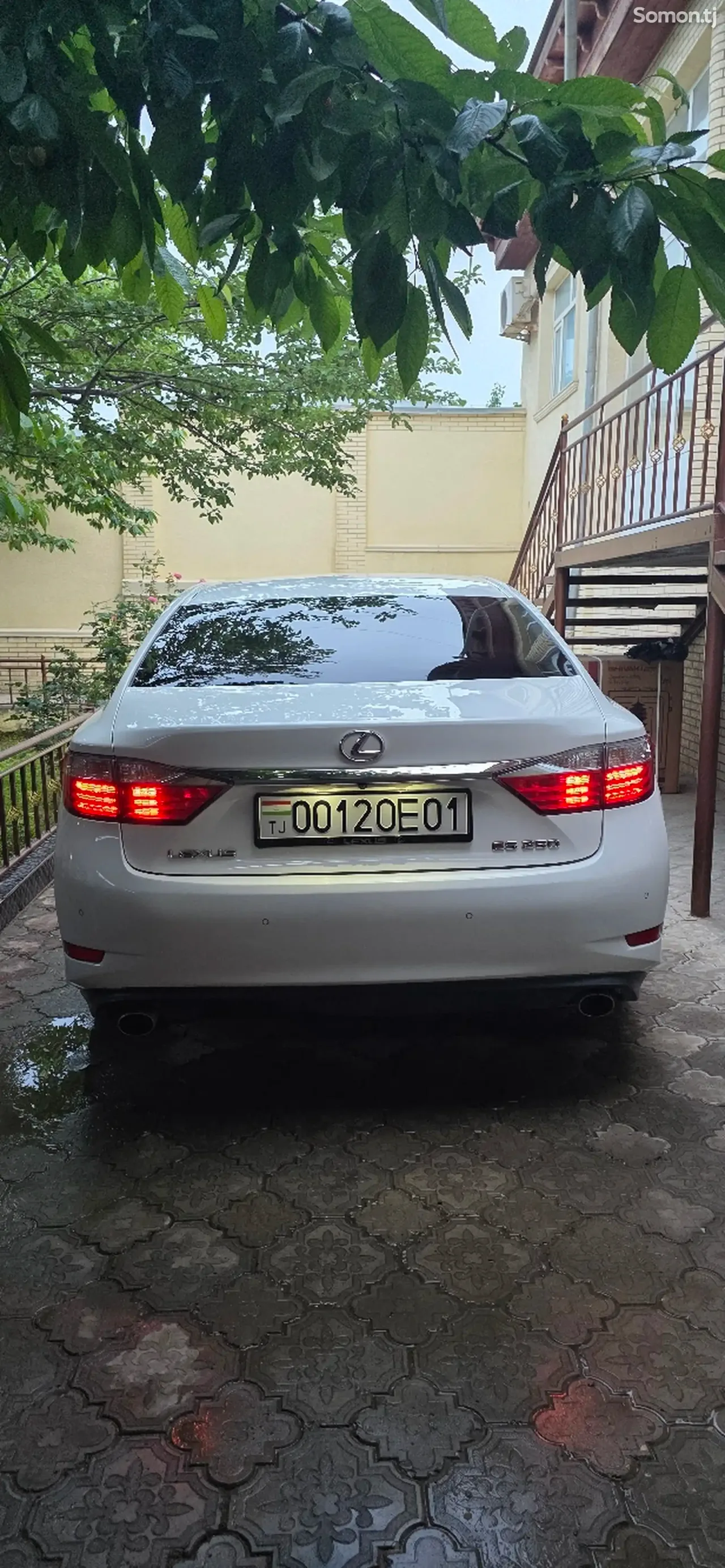 Lexus ES series 2014 · 2.5 AT