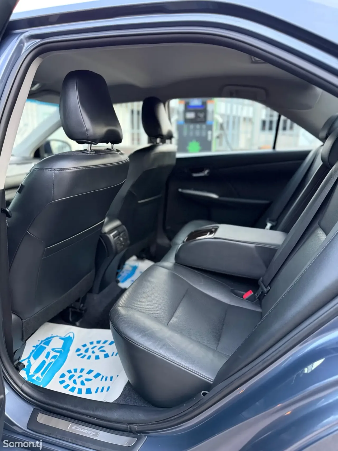 Toyota Camry 2015 · 2.0 AT
