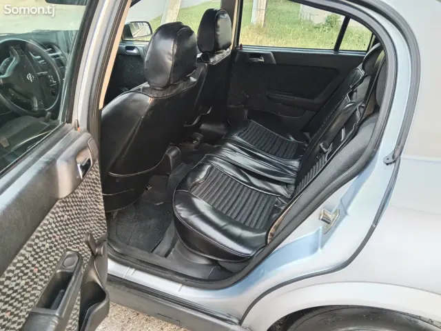 Opel Astra G 2001 · 1.6 MT