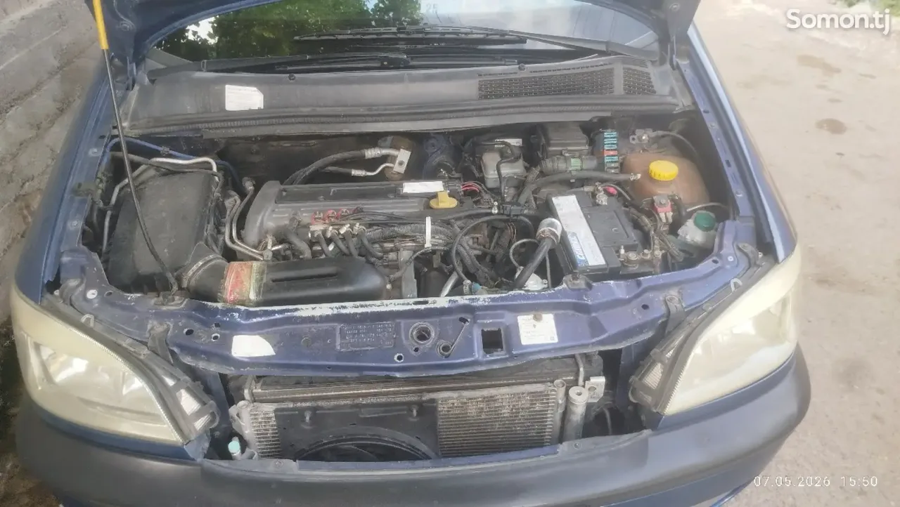 Opel Zafira 2002 · 2.2 AT