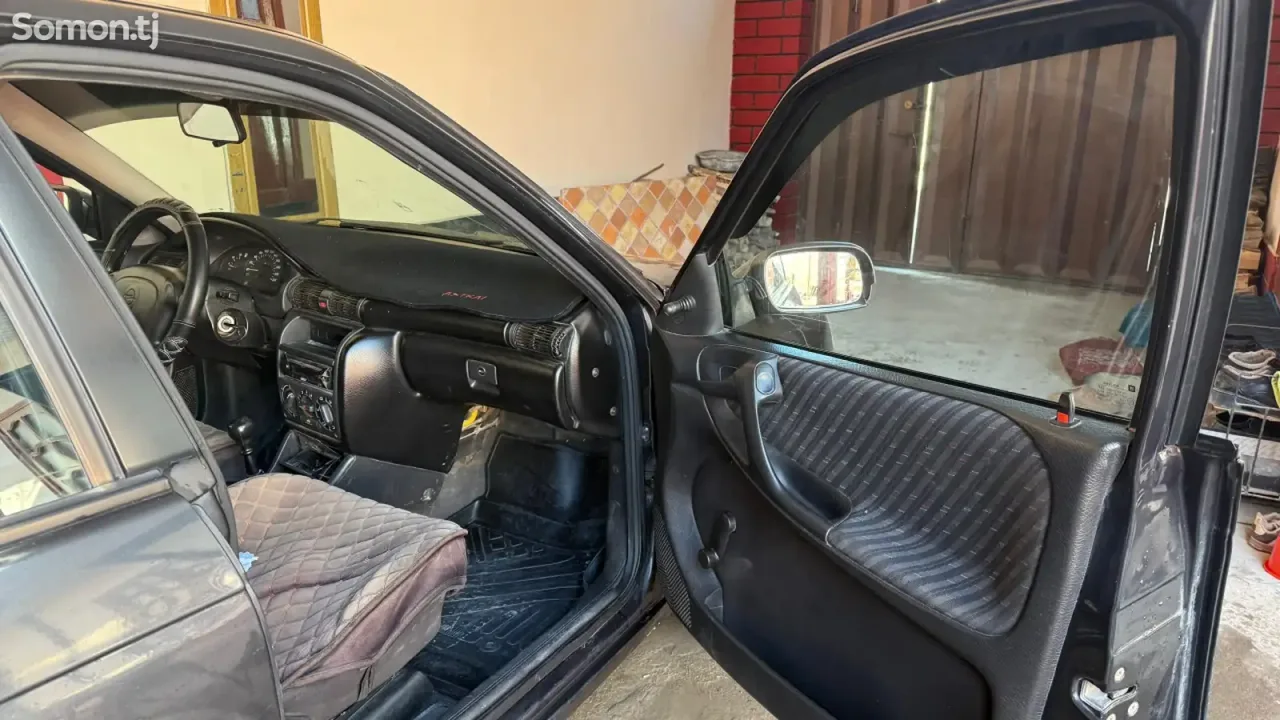 Opel Astra F 1995 · 1.6 MT