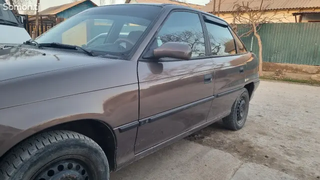 Opel Astra F 1998 · 1.6 MT