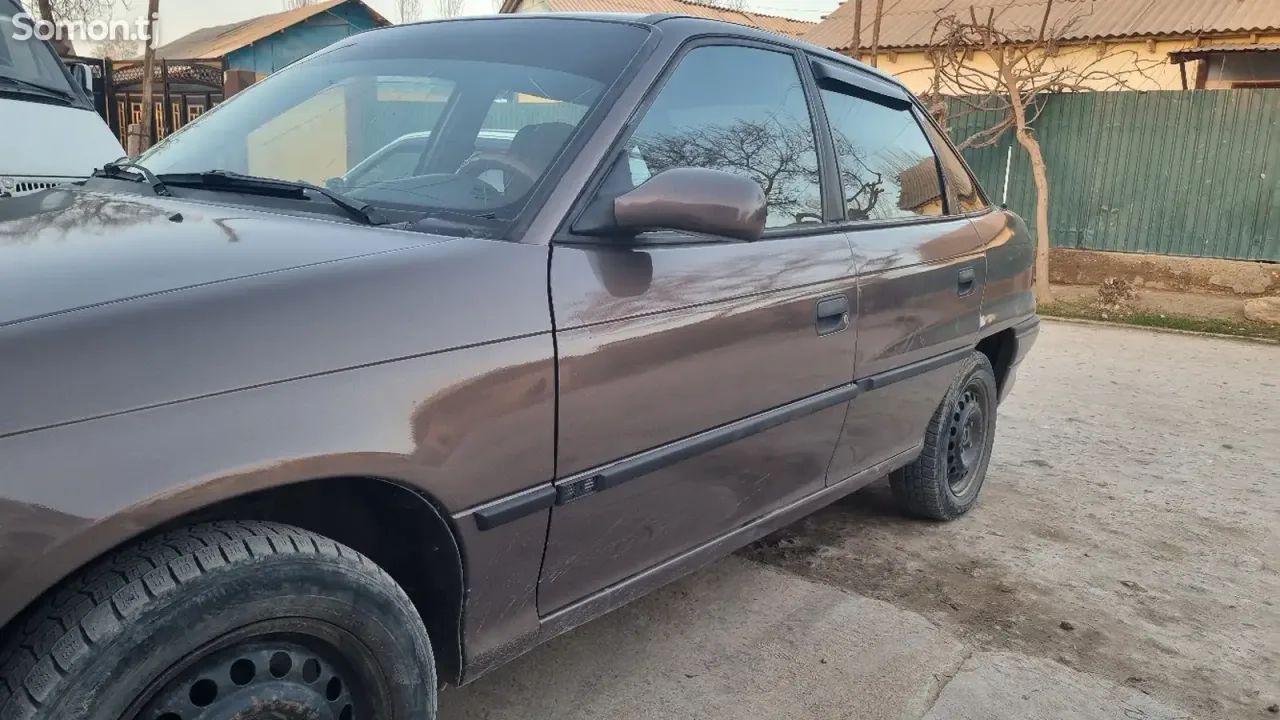 Opel Astra F 1998 · 1.6 MT