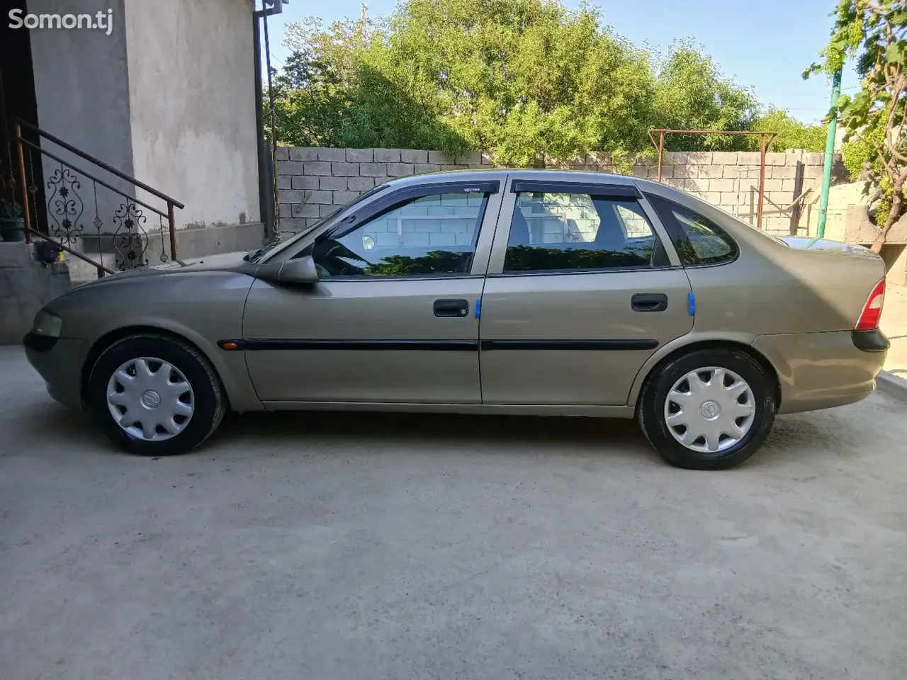 Opel Vectra B 1996 · 1.6 MT