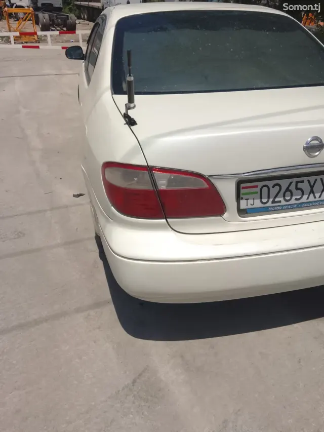 Nissan Maxima 2000 · 3.0 MT