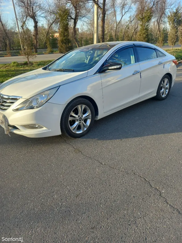 Hyundai Sonata 2011 · 2.0 AT