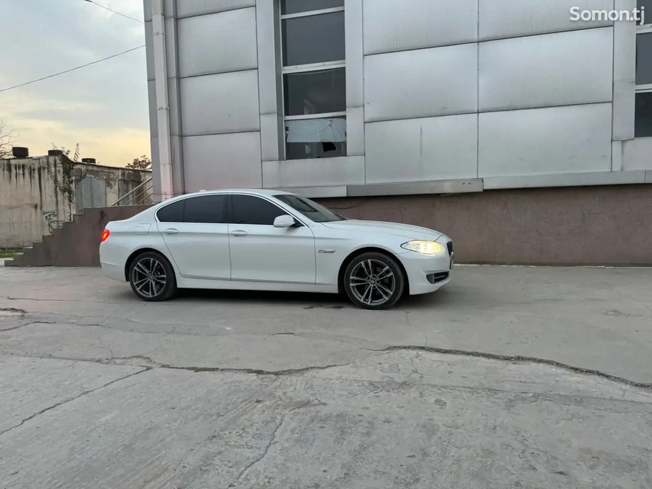 BMW 5 series 2011 · 2.0 AT