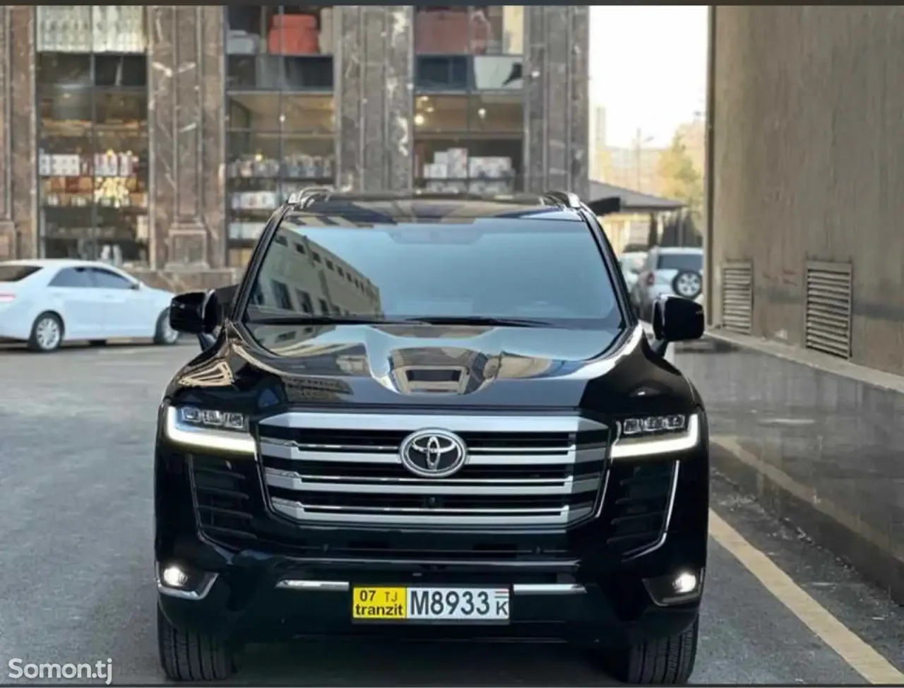 Toyota Land Cruiser 2022 · 3.5 AT