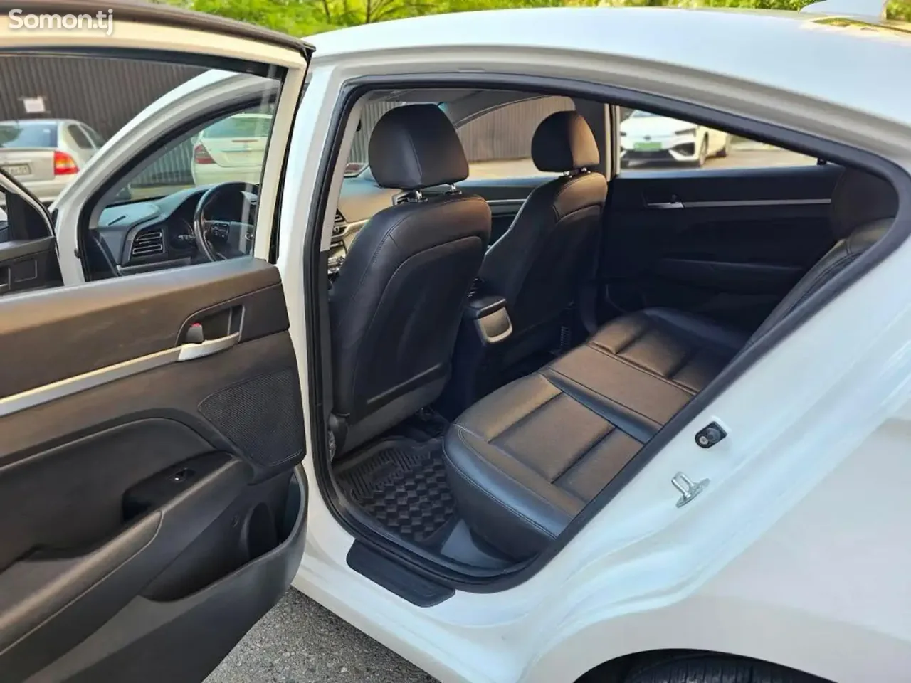 Hyundai Avante 2019 · 1.6 AT