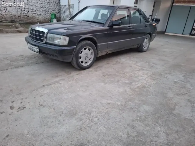 Mercedes-Benz W201 1989 · 2.0 MT