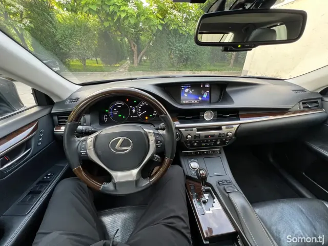 Lexus ES series 2015 · 2.5 AT
