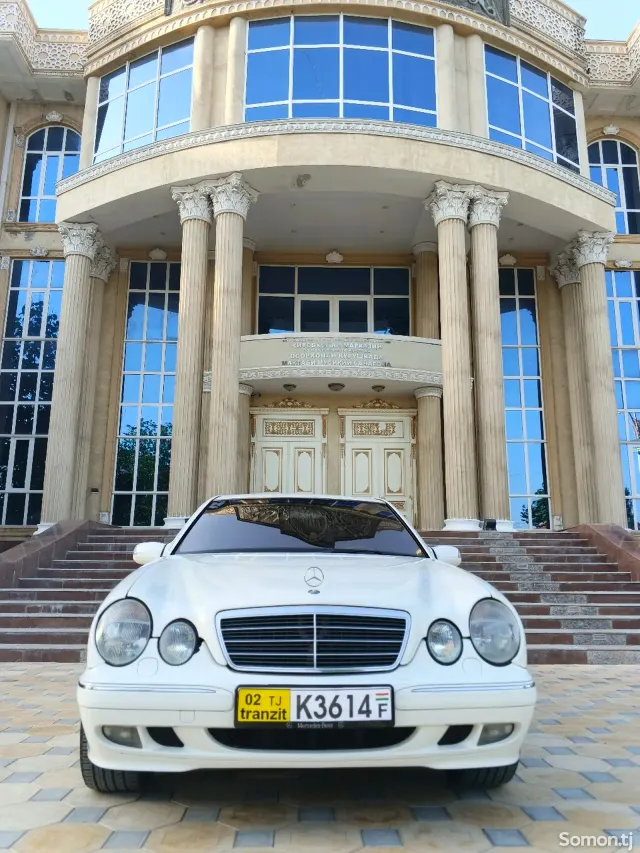 Mercedes-Benz E class 2001 · 3.2 AT