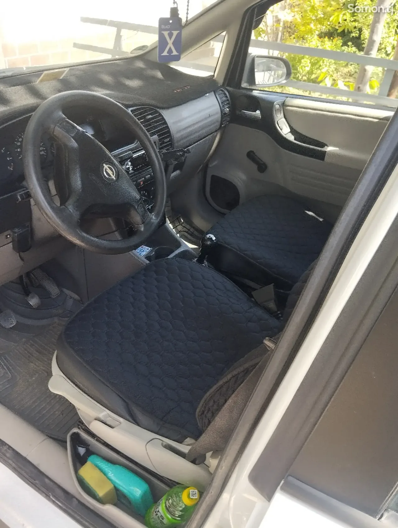 Opel Zafira 2000 · 1.6 MT