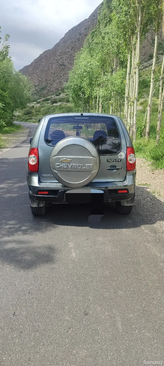 Chevrolet Niva 2012 · 1.7 MT