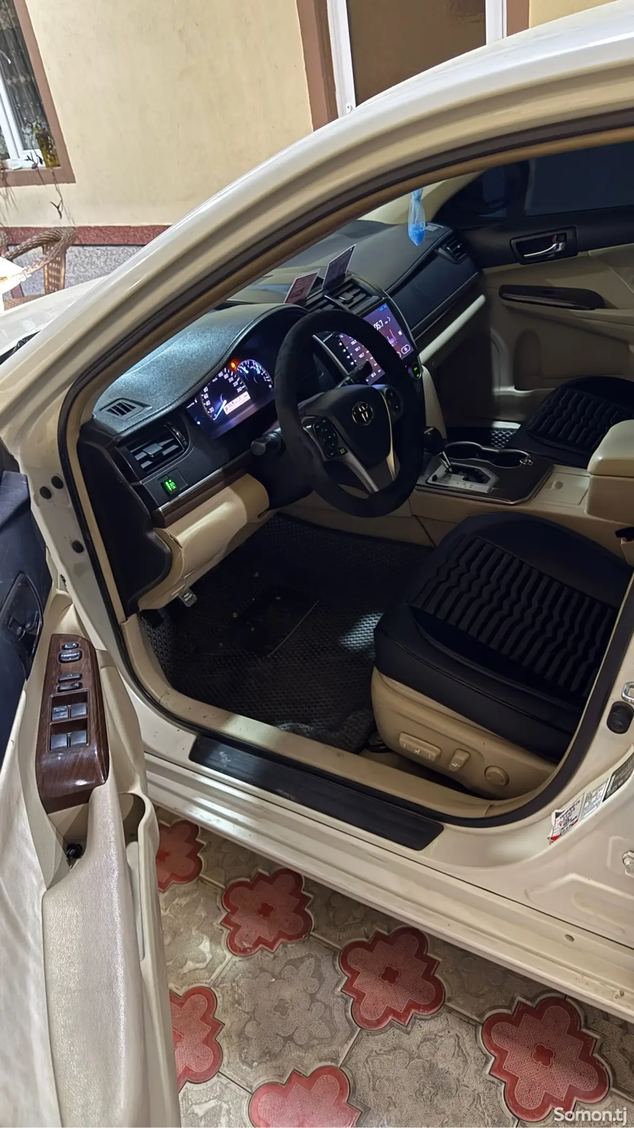 Toyota Camry 2013 · 2.5 AT