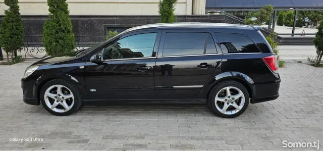 Opel Astra H 2008 · 1.6 MT