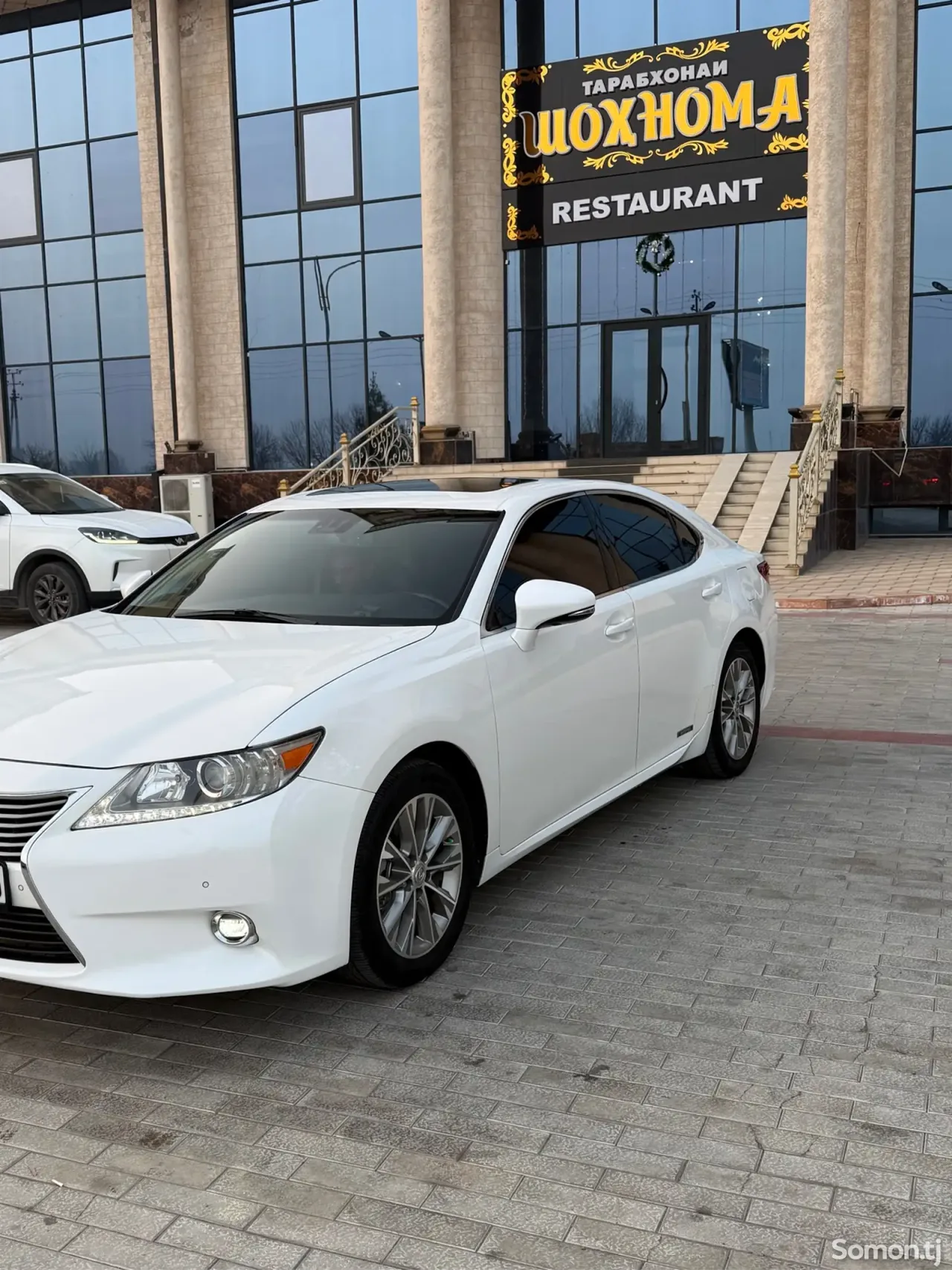 Lexus ES series 2014 · 2.5 AT