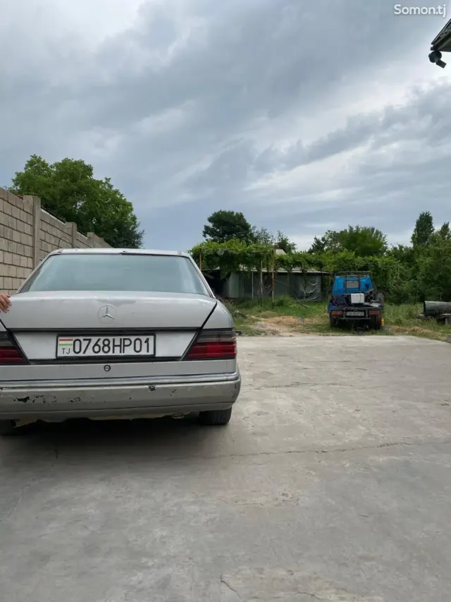 Mercedes-Benz W124 1992 · 2.4 MT