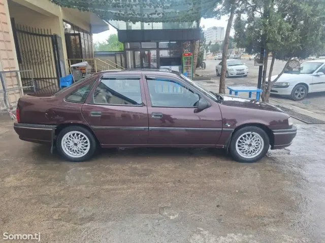 Opel Vectra A 1995 · 1.6 MT