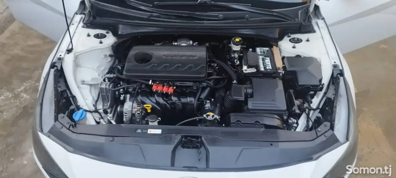 Hyundai Elantra 2022 · 1.6 AT