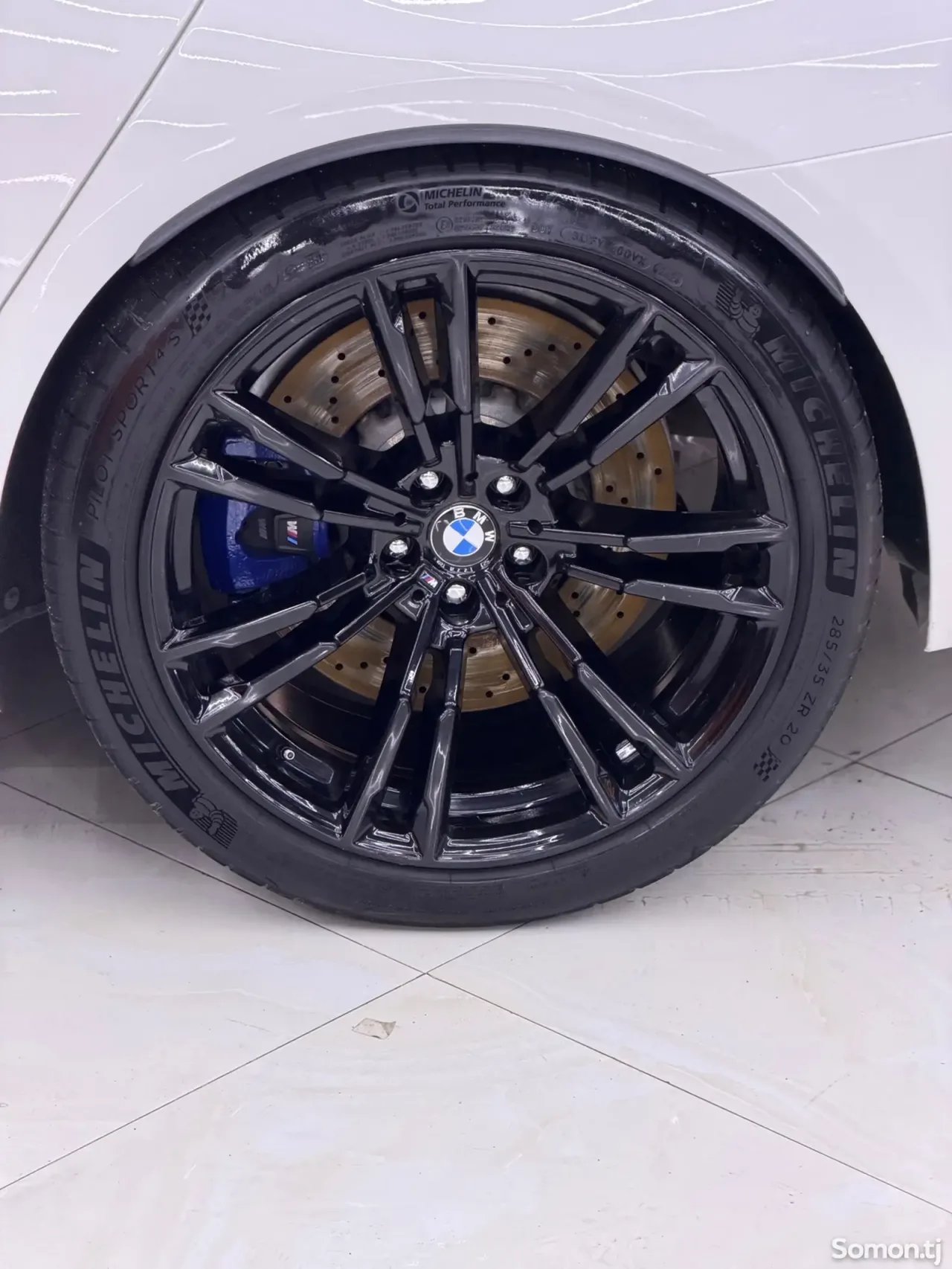 BMW M5 2019 · 4.4 AT