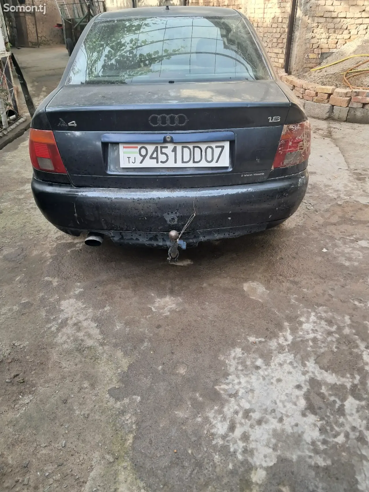 Audi A4 1995 · 1.8 MT
