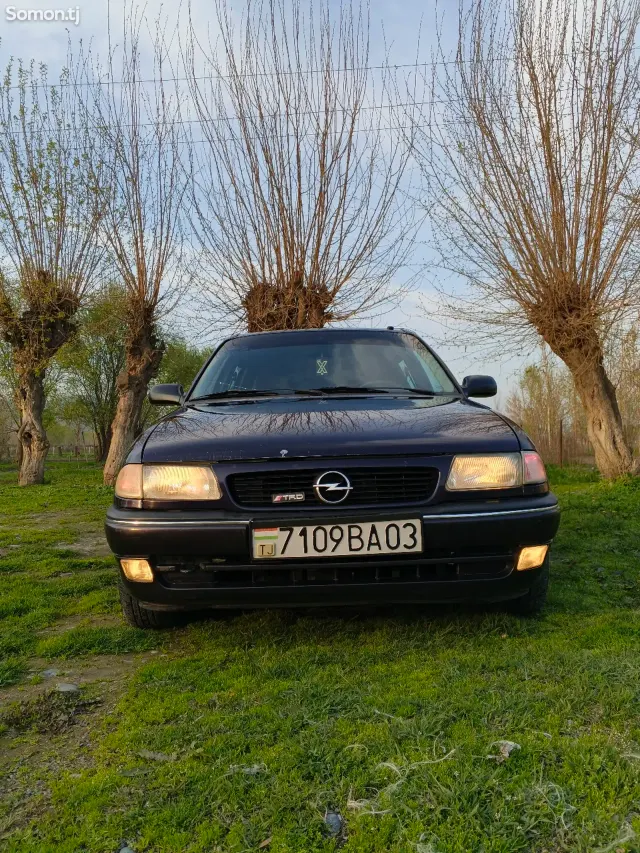 Opel Astra F 1996 · 1.6 MT