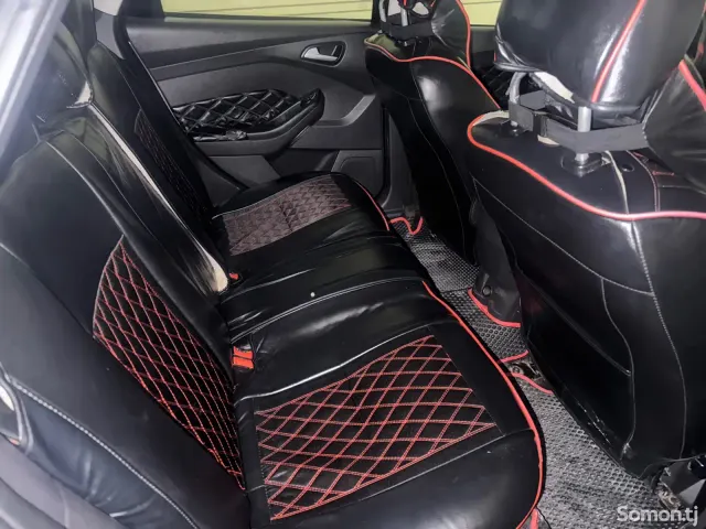 Ford Focus 2013 · 1.6 MT