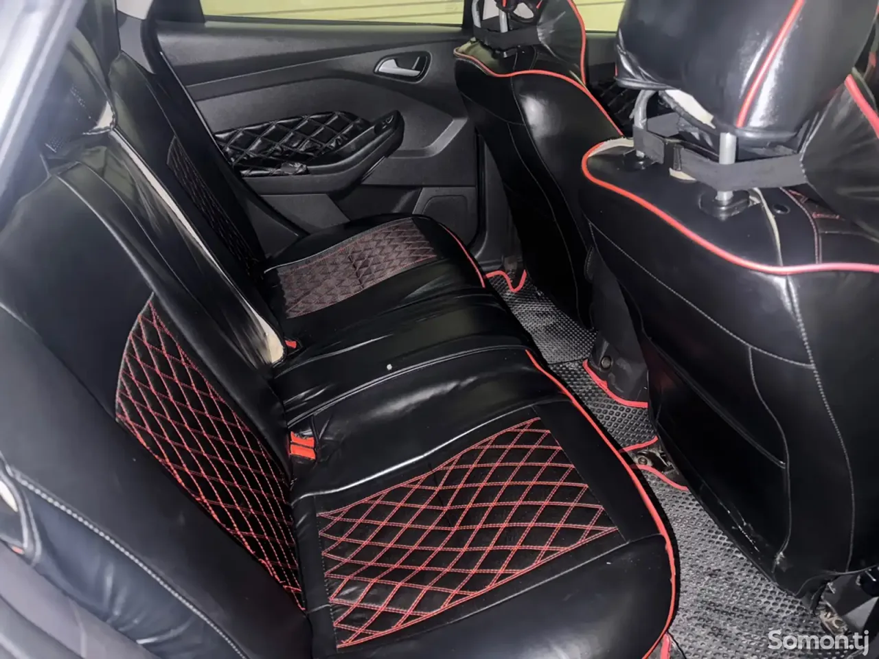 Ford Focus 2013 · 1.6 MT