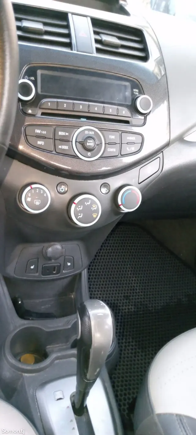 Chevrolet Spark 2014 · 1.0 AT