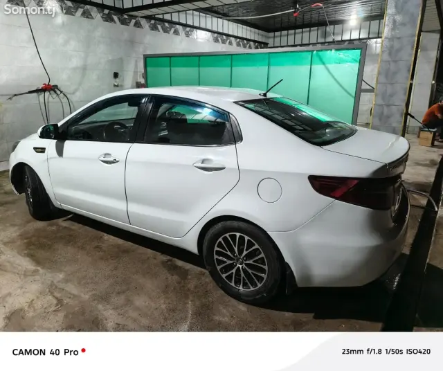 Kia Rio 2013 · 1.4 MT