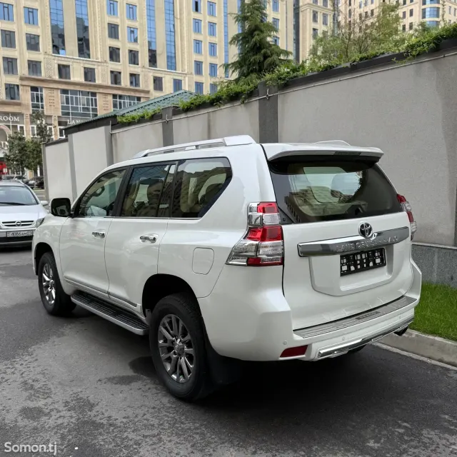 Toyota Land Cruiser Prado 2015 · 4.0 AT