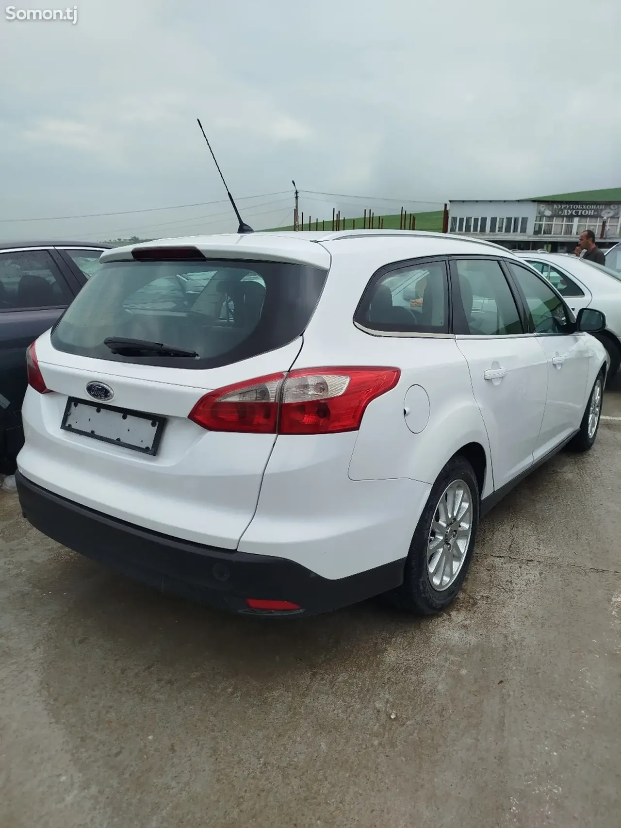 Ford Focus 2013 · 1.6 AT