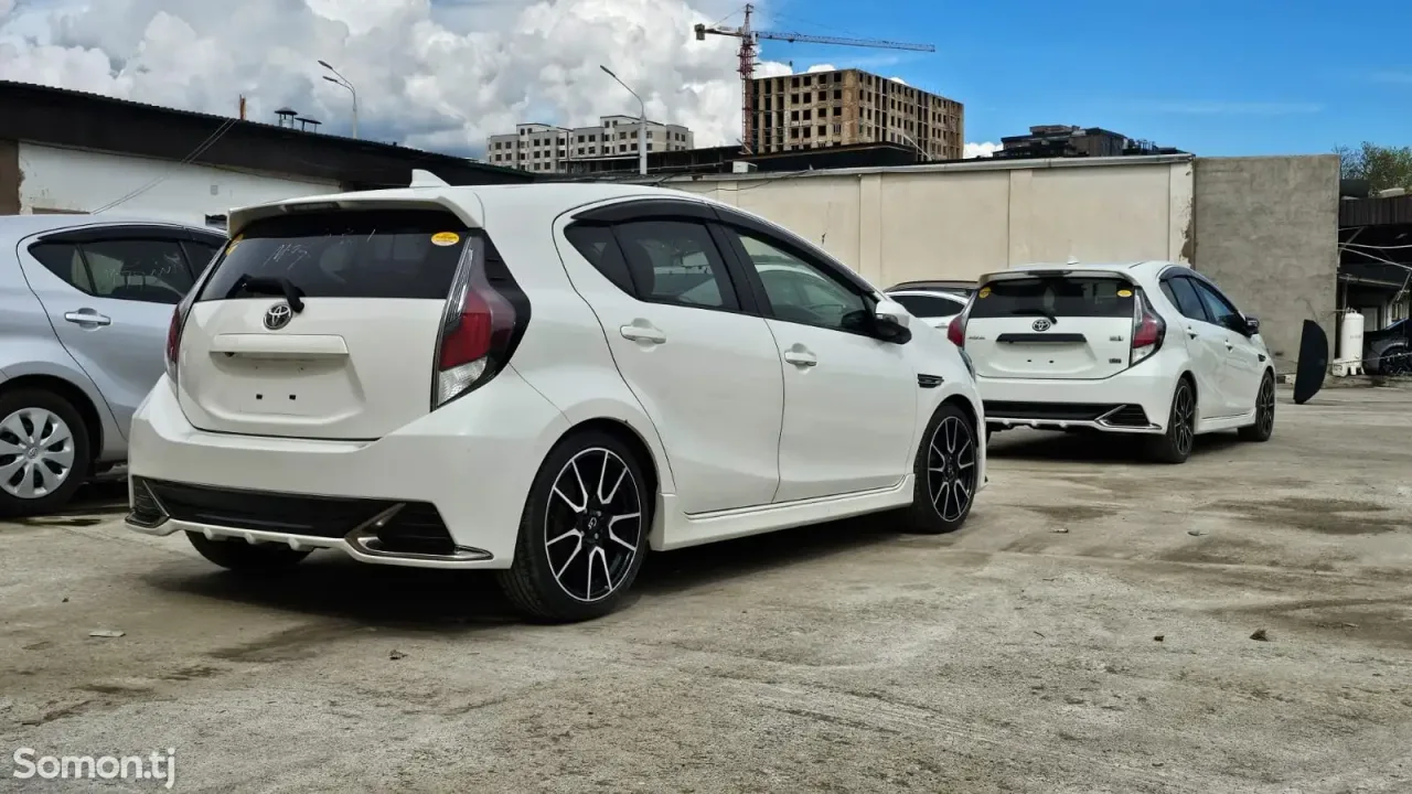 Toyota Aqua 2015 · 1.5 AT