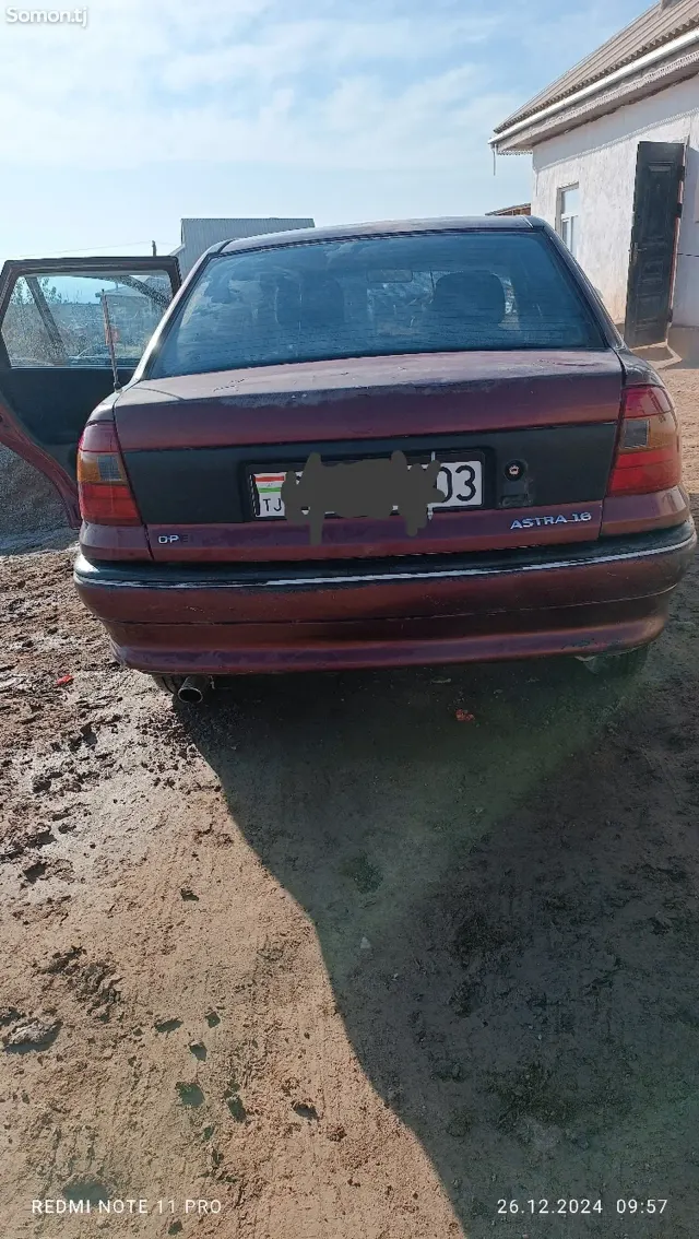 Opel Astra F 1992 · 1.6 MT