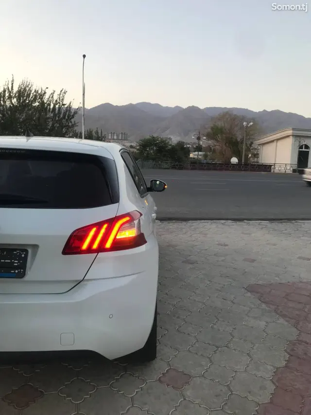 Peugeot 308 2015 · 1.6 AT