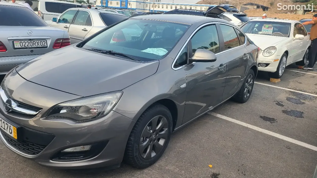 Opel Astra J 2017 · 1.4 MT
