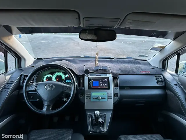 Toyota Corolla Verso 2007 · 2.2 MT