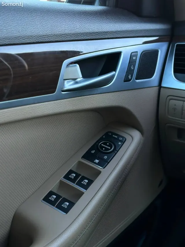 Hyundai Genesis 2016 · 3.0 AT