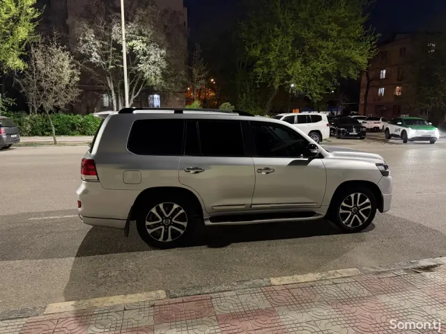 Toyota Land Cruiser 2018 · 4.7 AT