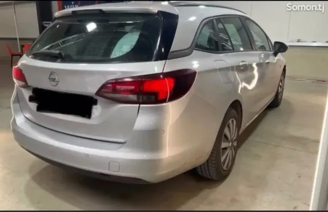 Opel Astra K 2016 · 1.6 MT