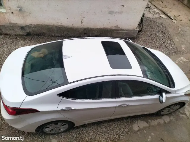 Hyundai Elantra 2016 · 1.8 AT