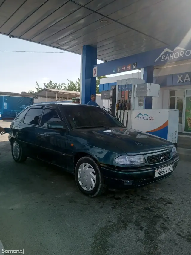 Opel Astra F 1997 · 1.6 MT