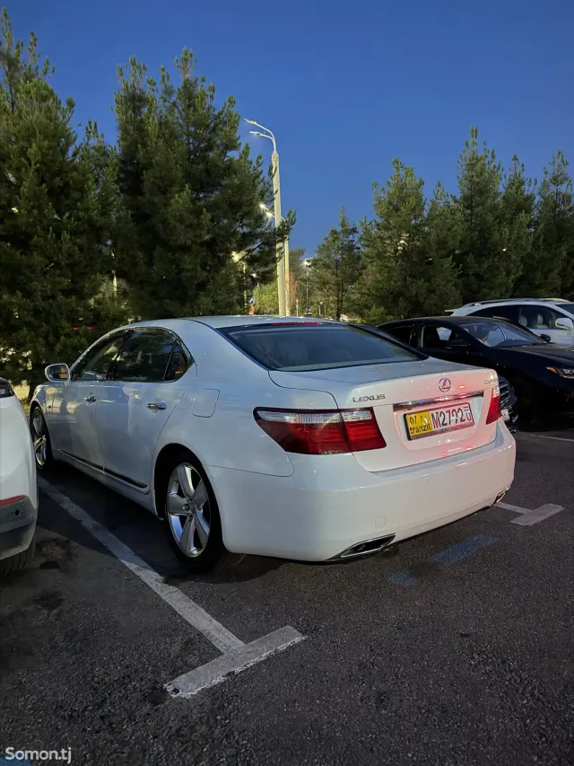 Lexus LS series 2009 · 4.6 AT