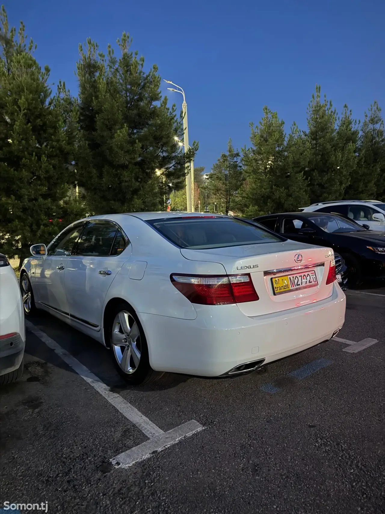 Lexus LS series 2009 · 4.6 AT