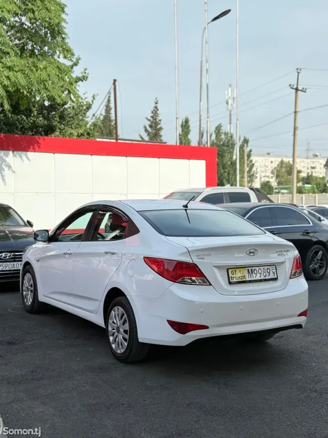 Hyundai Solaris 2015 · 1.6 MT